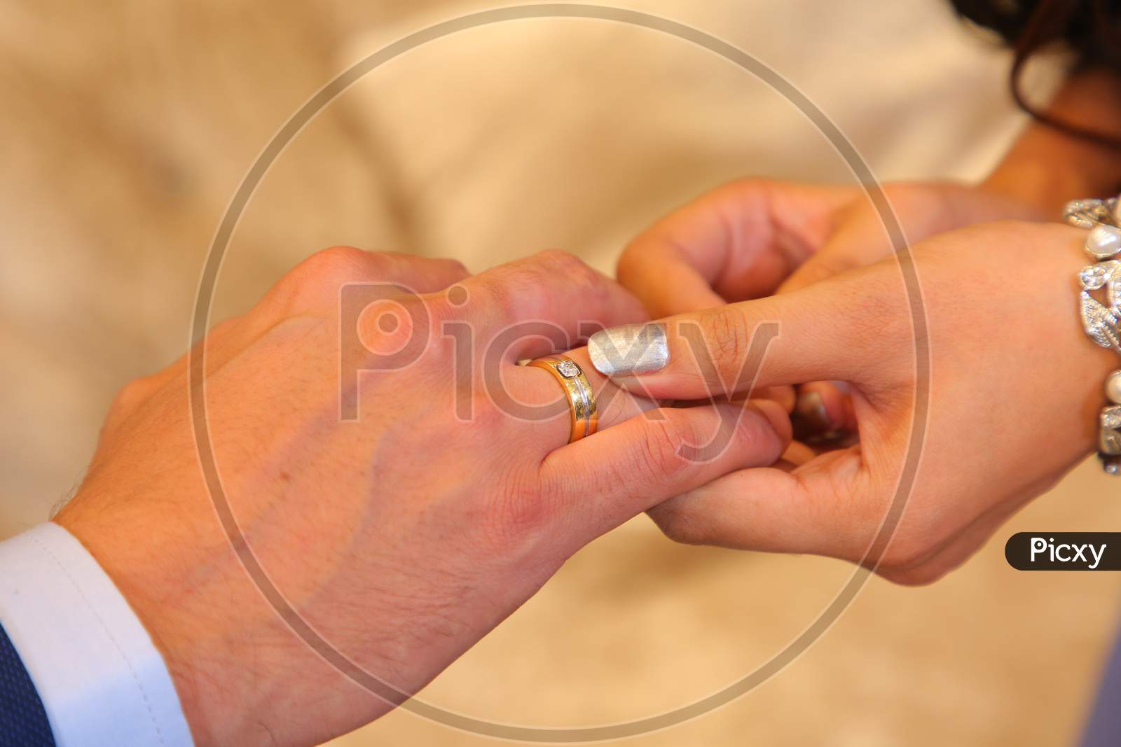 Download Couple Hand In Hand Images 64 Hd Pictures And Stock Photos