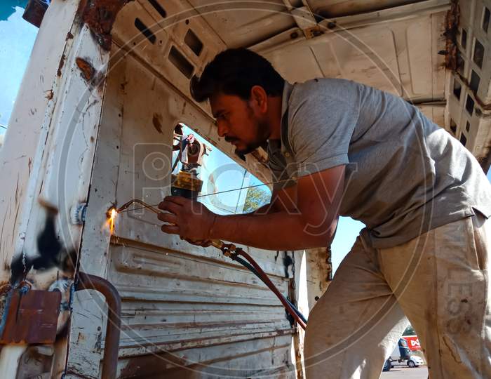 Indian Mechanic Automobile Repairing.