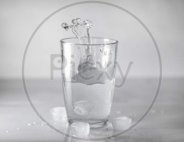 Water Splash (ice droping)