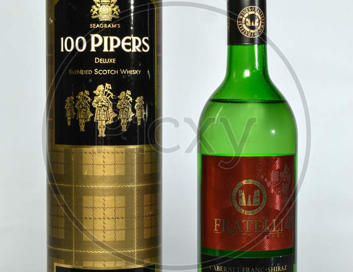 Seagram'S 100 Pipers Deluxe Blended Scotch Whiskey And Fratelli Wines Isolated On White Background 750 M.L.