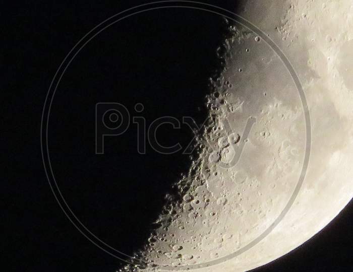 Moon full view