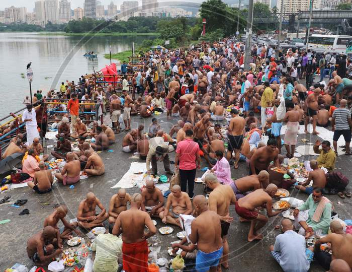Devotees gather in huge numbers to perform rituals to honour the souls of their departed ancestors on the day of Sarv Pitru Amavasya, amid the spread of the coronavirus disease (COVID-19) in Mumbai, India on September 17, 2020.