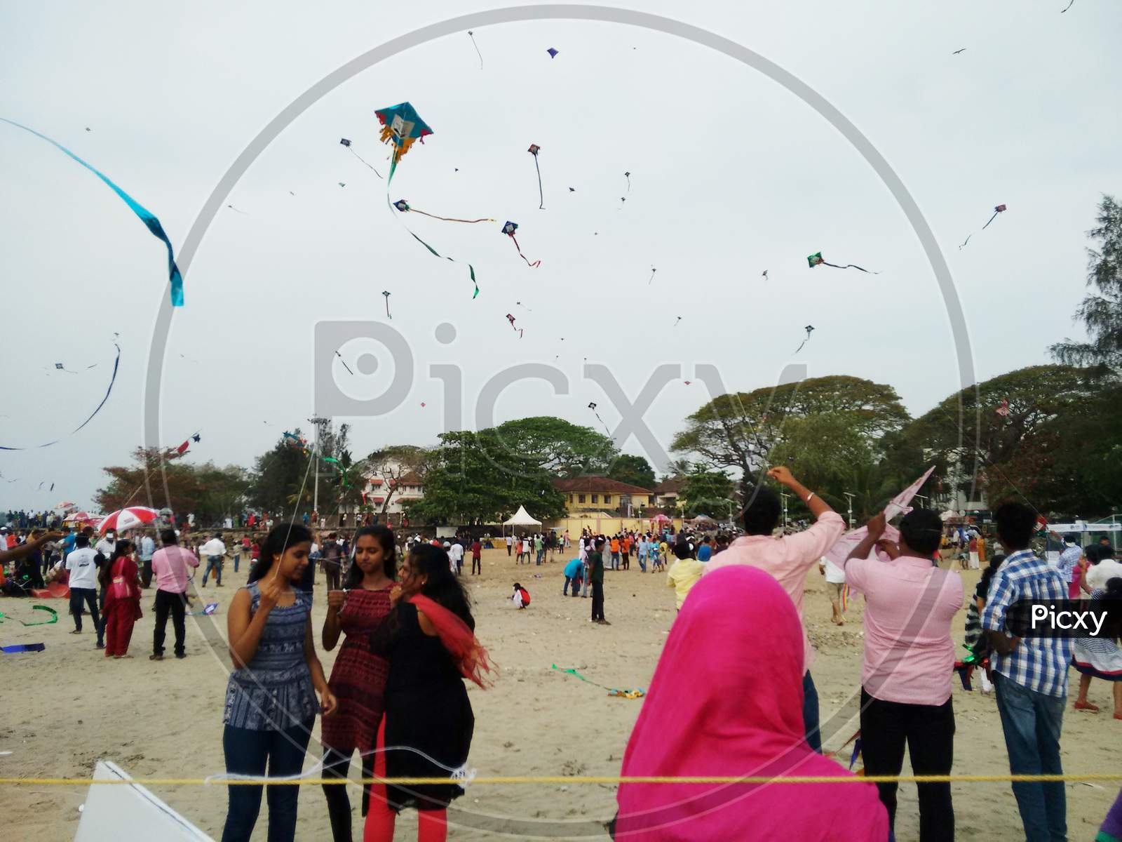14 Feb 2016 , participants during aster medcity we can I can Cancer awareness kite flying festival at fort kochi