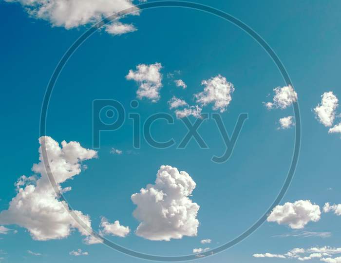 The sky || cloud || atmosphere