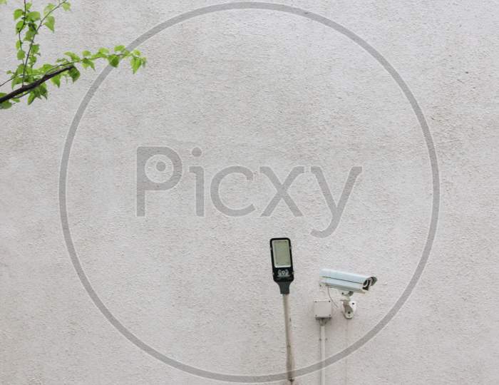 Security camera with minimal look