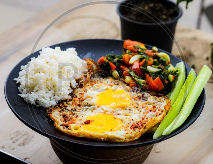 Pouched egg, mixed vegetables and rice