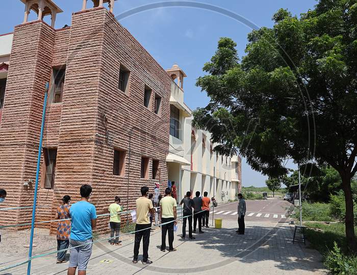 Jodhpur, Rajasthan, India, September 13,2020: Students Standing In Queue While Maintain Social Distancing Before Enter In School Or Collage Building, Security Measure Taken Due To Covid-19 Pandemic