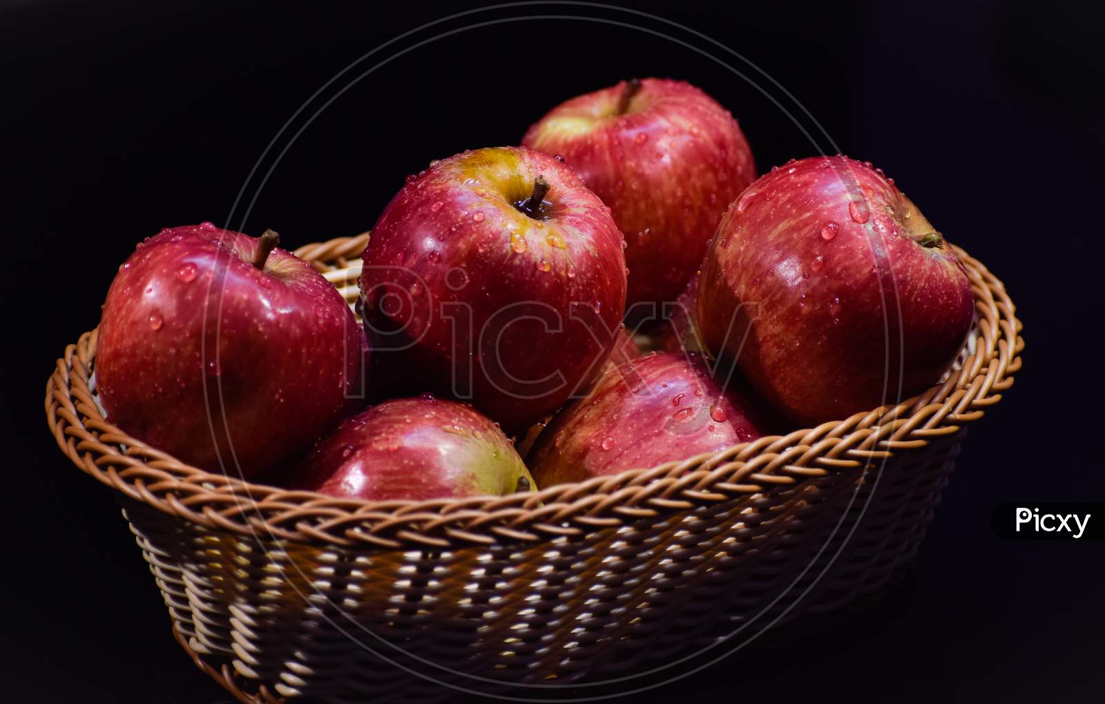 Apples in basket. Apple fruits.
