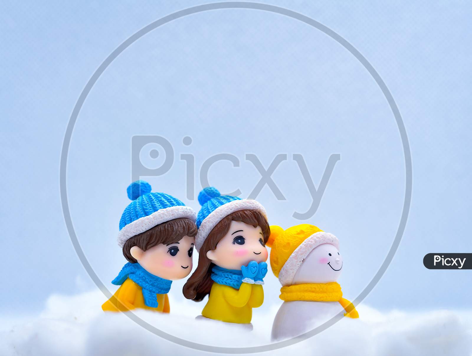 Tourism And Travel Concept: Miniature People Looking For Something In Winter Snow Along With Little Snowman