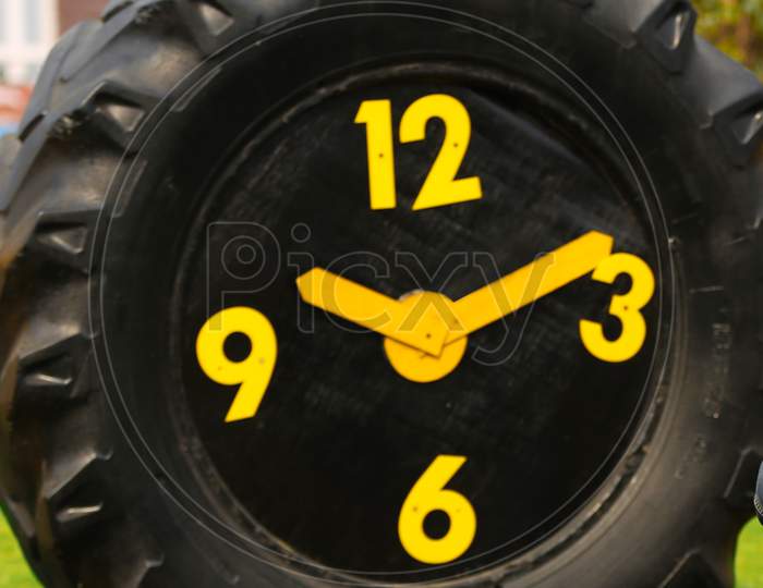 Tyre clock