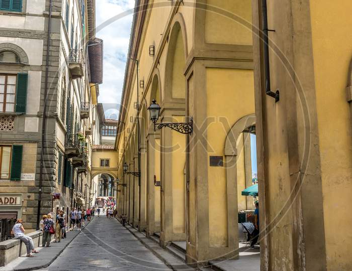 Florence, Italy - 25 June 2018: Tourists On The Narrow Cobblestone Street In Florence, Italy