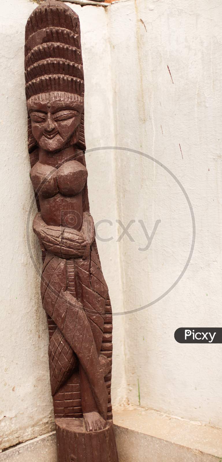 Exquisite wooden sculpture of Egyptian queen