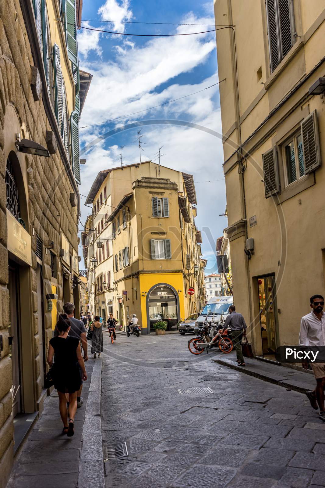Florence, Italy - 25 June 2018: Tourists Walking Down The Narrow Streets Of Florence, Italy