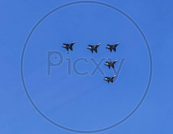 Indian Air Force Fighter jets arrow formation