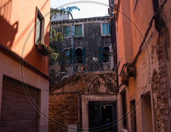 Venice, Italy - 30 June 2018: The Narrow Streets Of Venice, Italy Sotoportego Del Todeschini
