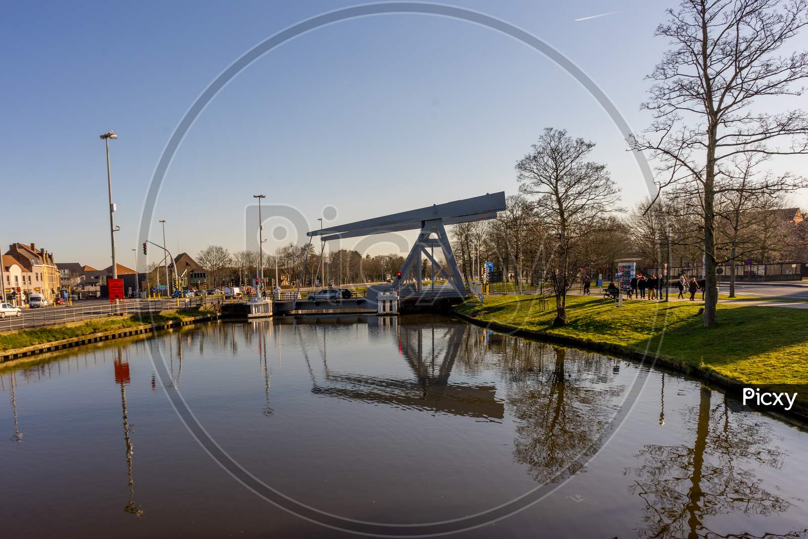 Bruges, Belgium - 17 February 2018: A Bridge Over A Canal In Bruges, Belgium