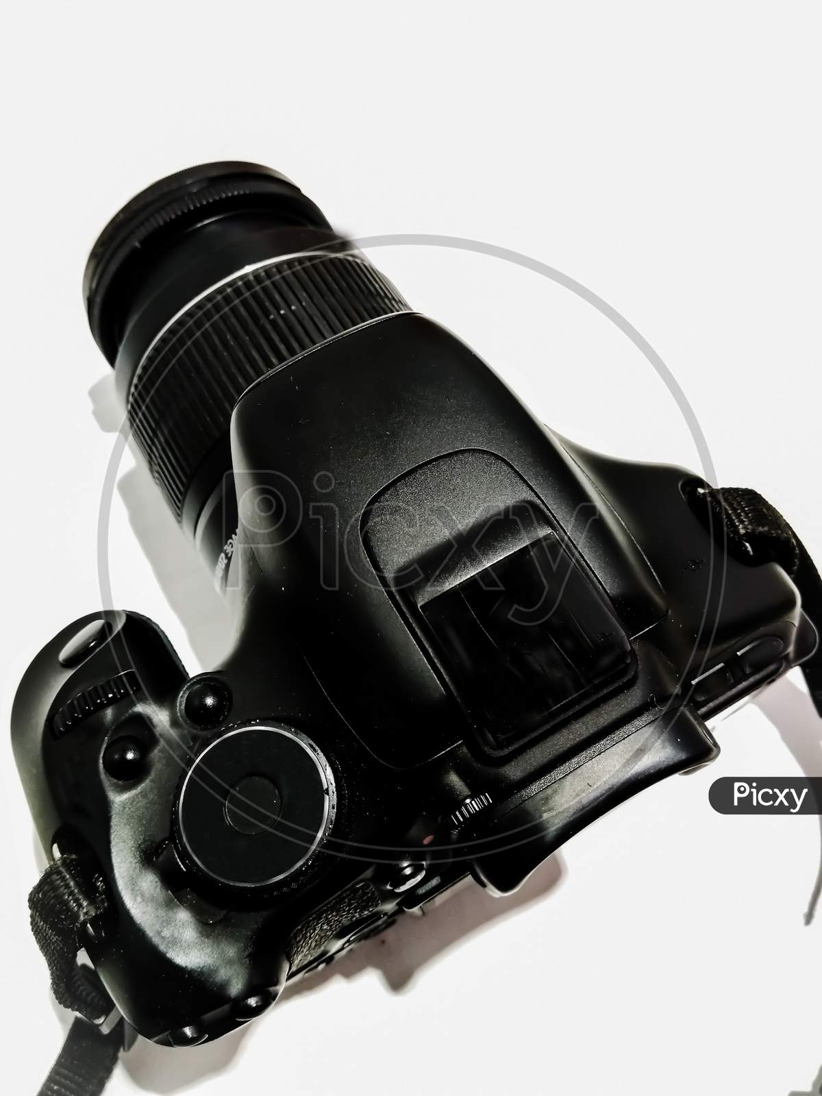 A picture of dslr on white background