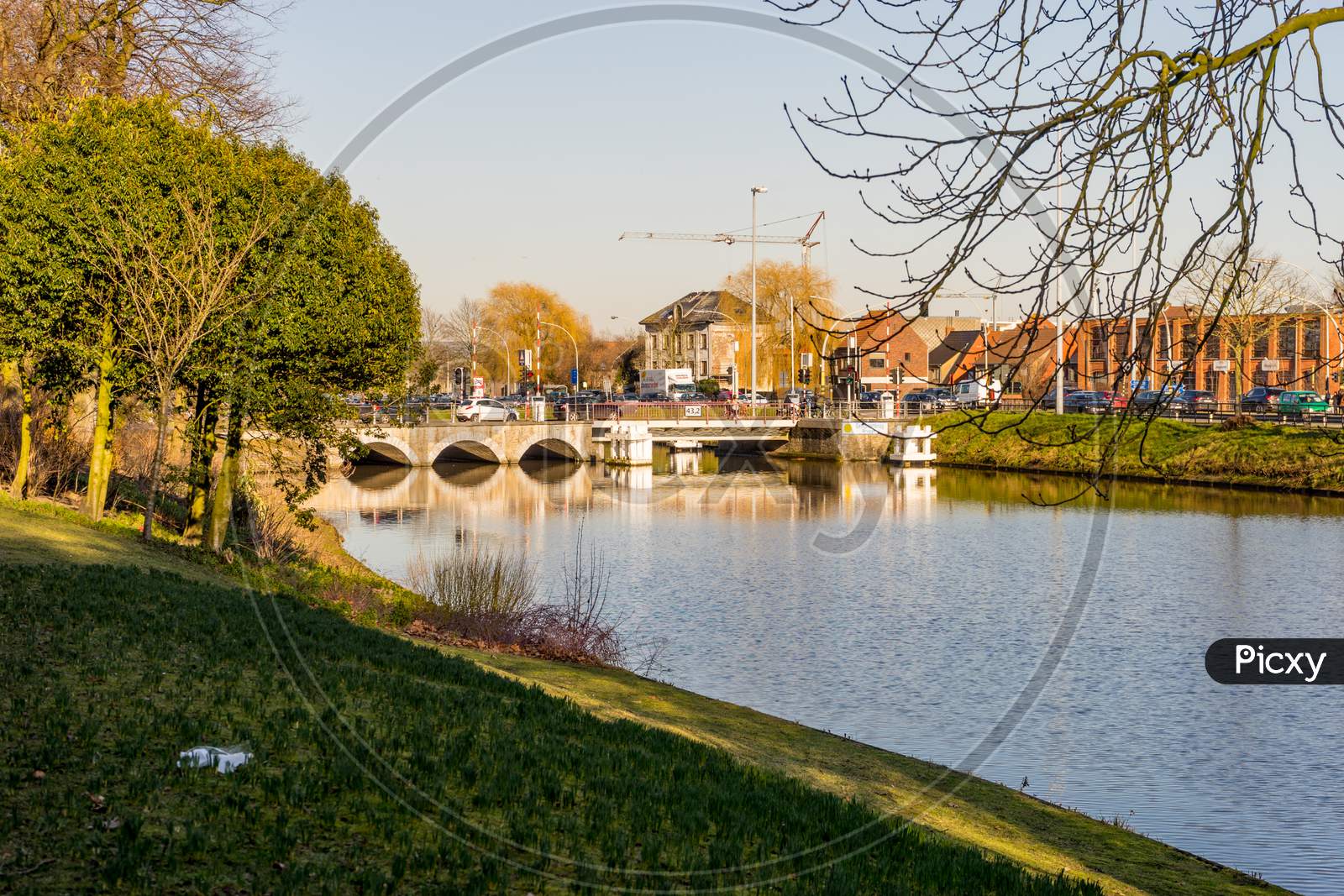 Bruges, Belgium - 17 February 2018:   A Bridge Over A Canal Of Water In Brugge/Bruges Belgium