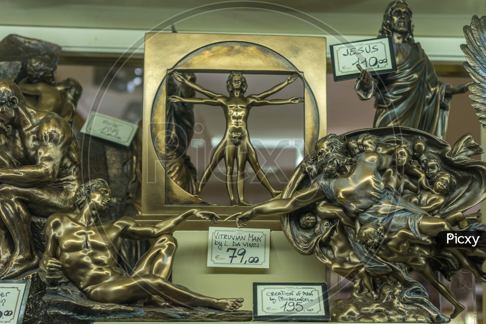 Venice, Italy - 30 June 2018: Vitruvian Man Artifacts On Display In A Shop In Venice, Italy