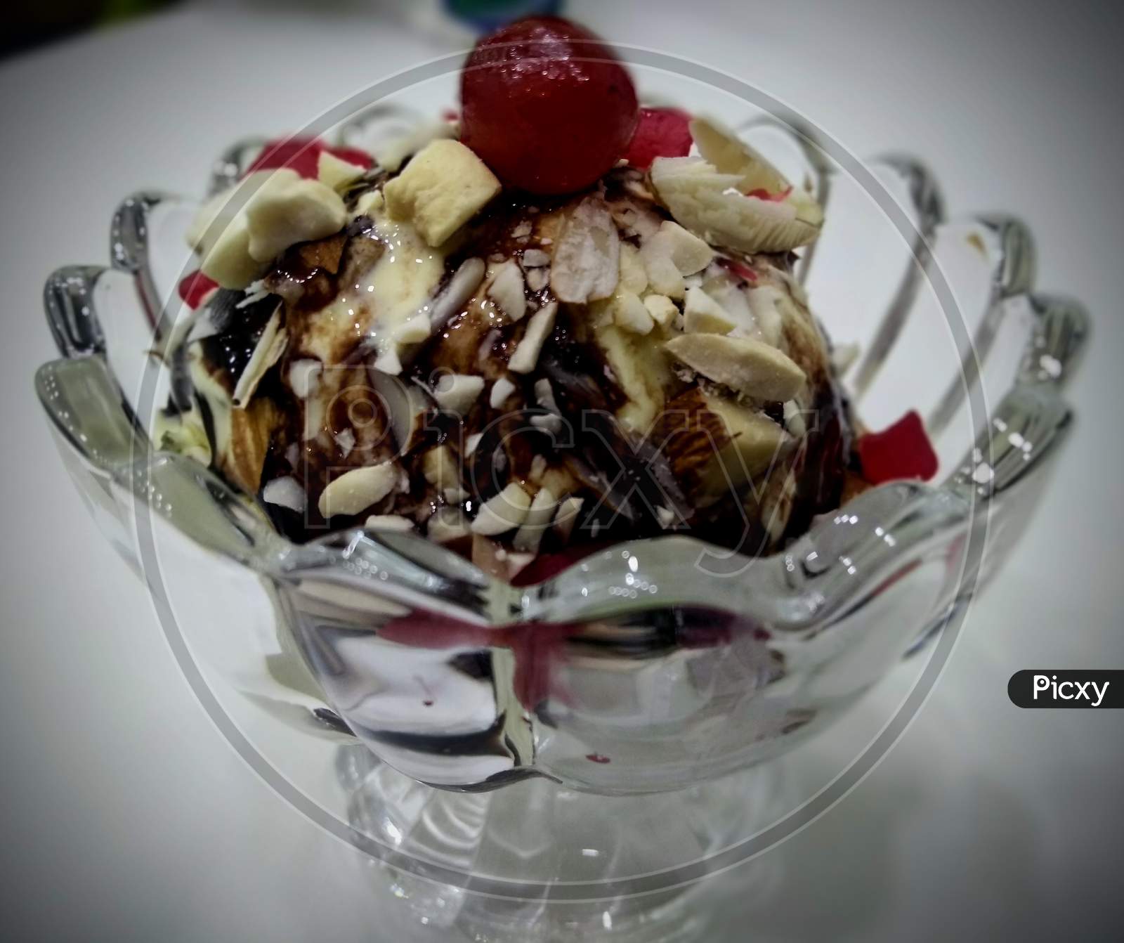 Ice cream with dry fruit toppings