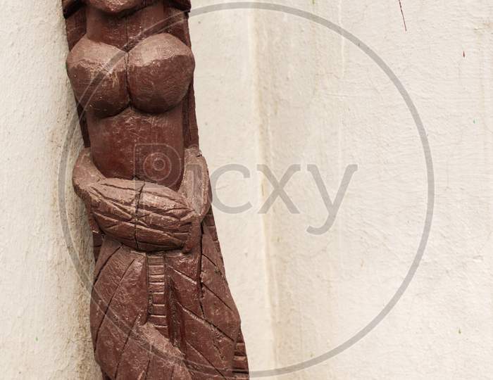 Exquisite wooden sculpture of Egyptian queen