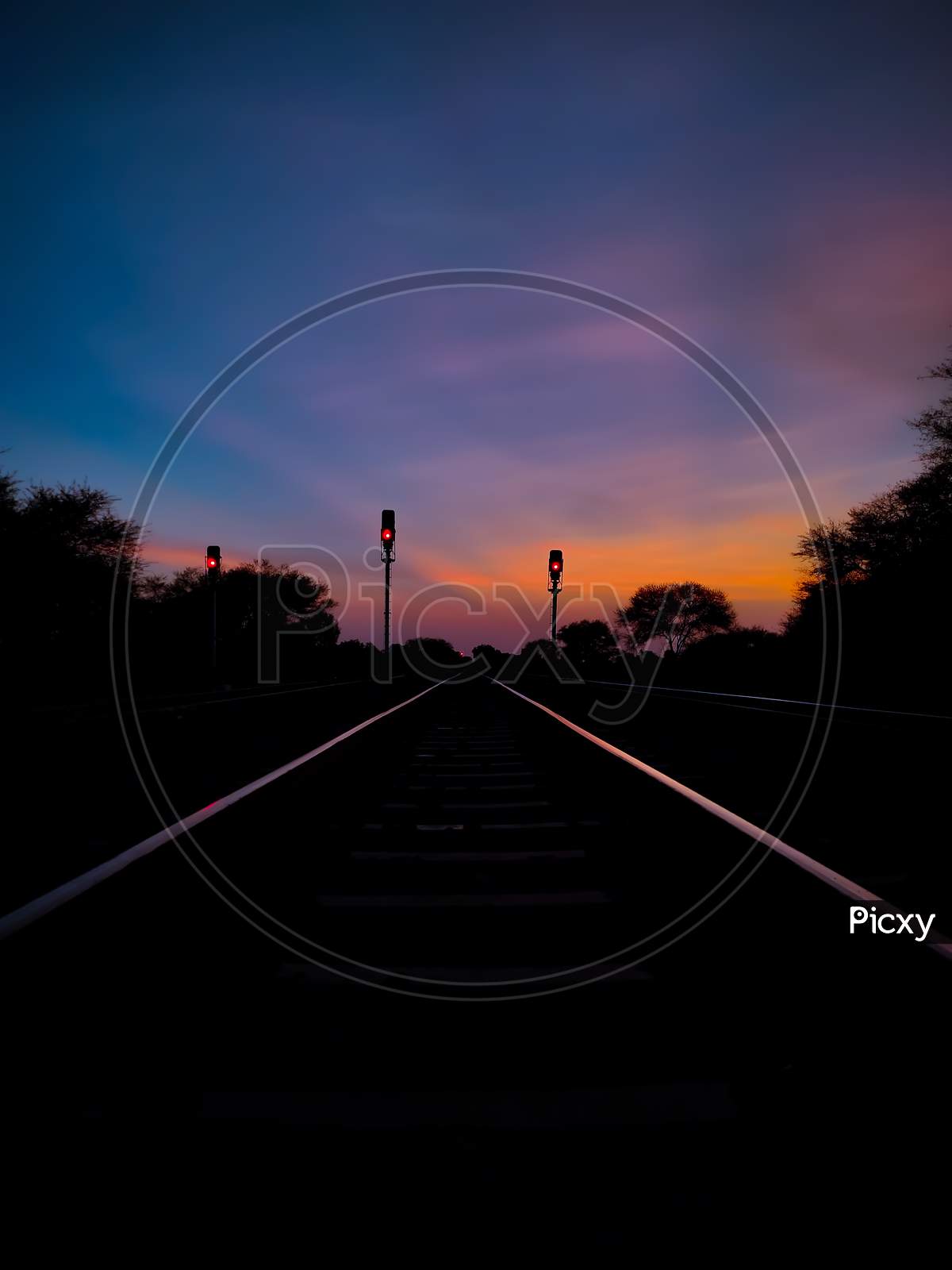 silhouette photography on railway track of himayatnagar nanded maharashtra india, photo capture in mobile phone, realme xt