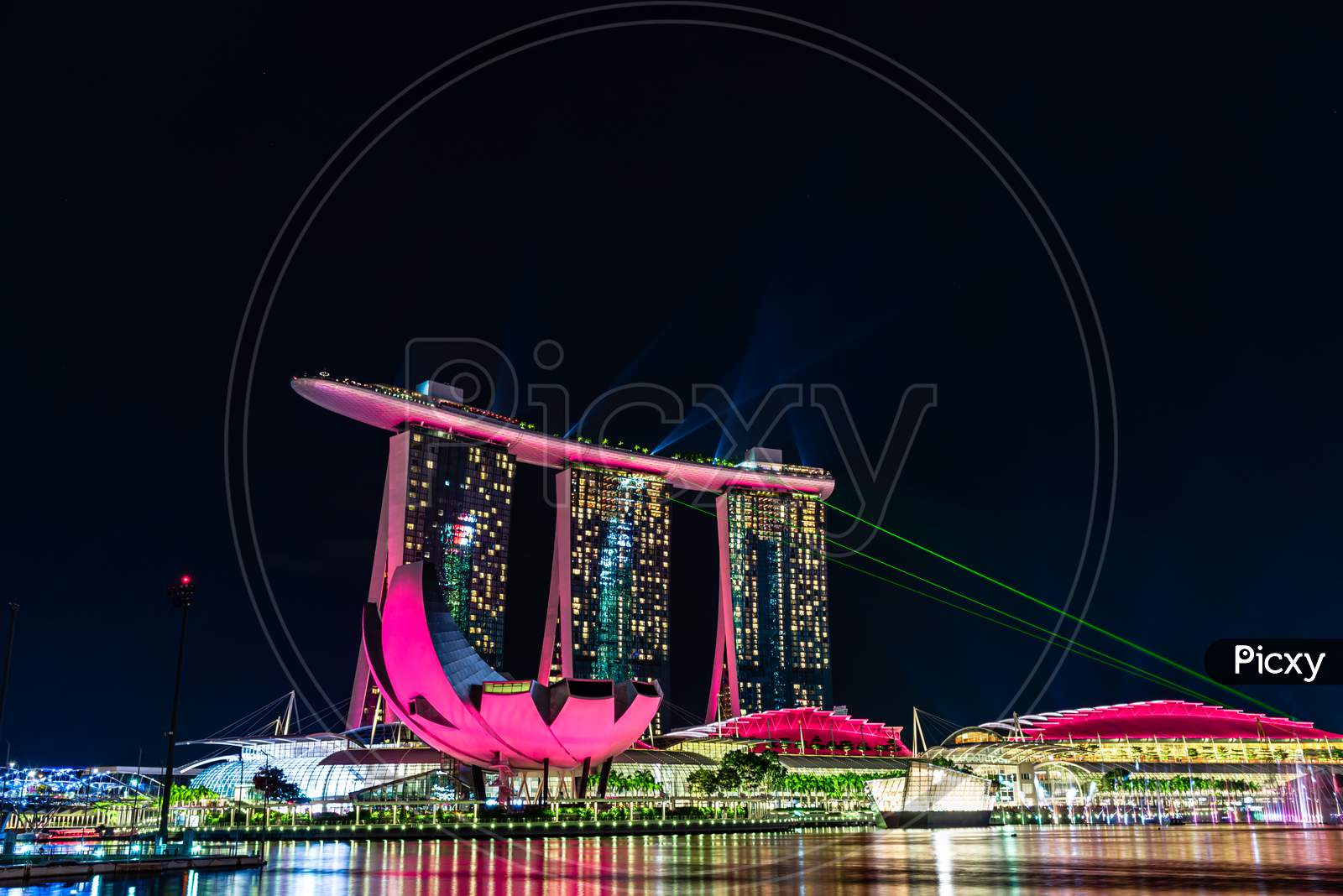 Beautiful Leger Show Shot With Marine Bay Send, Singapore 2020