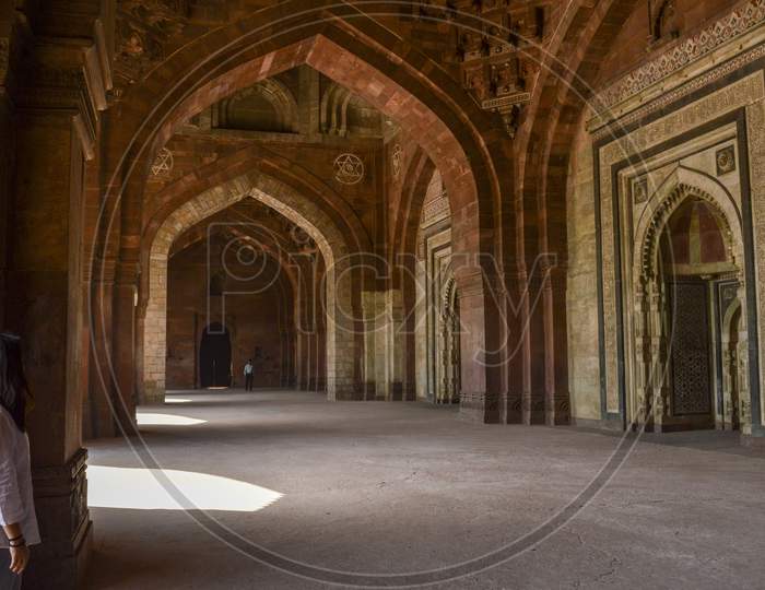 A Mesmerizing View Of Architecture Of Main Tomb At Old Fort From Inside.