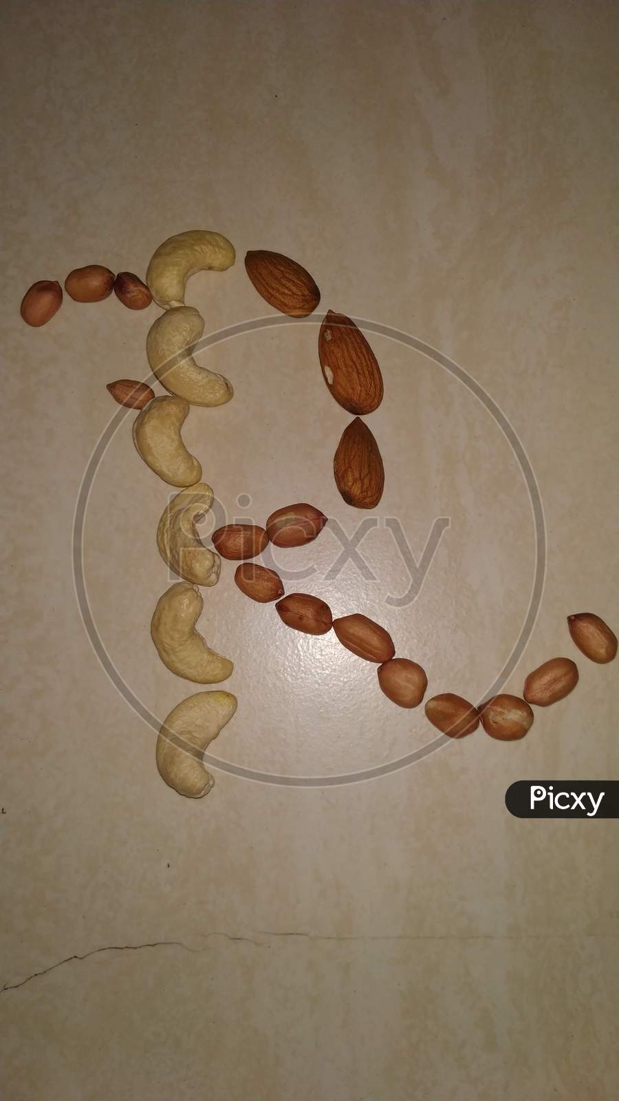 Alphabet R in Cashew,Almond and Peanut