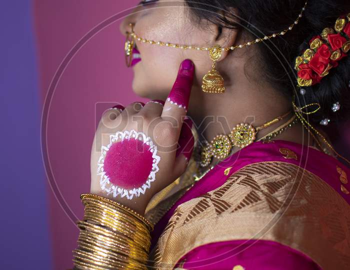 Indian Bride Dressed In Hindu Red Traditional Wedding Clothes Sari Embroidered With Gold Jewelry