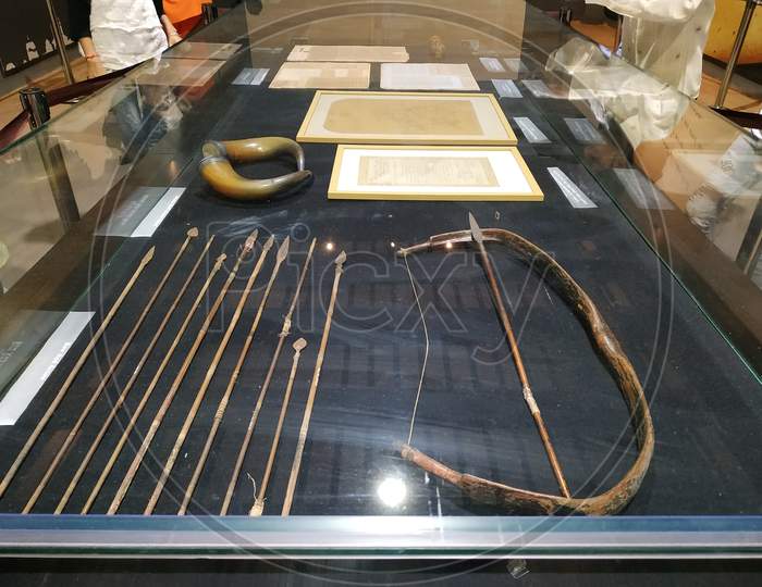 Bow and arrow of mughal emperor