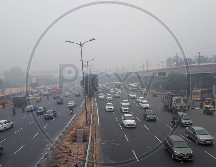 Dhaula Kuan Road towards New Delhi