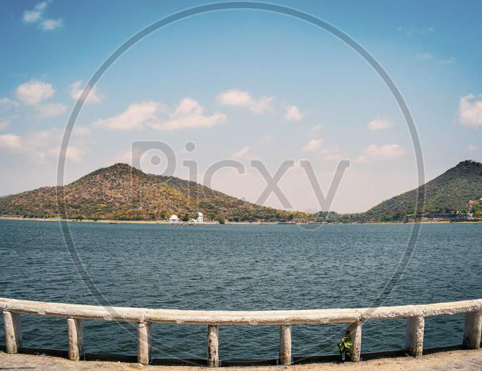 beautiful lake of udaipur