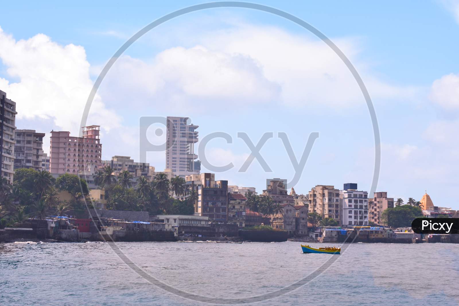 Sky Scarper Standing On The Beach Of Mumbai Sea Link