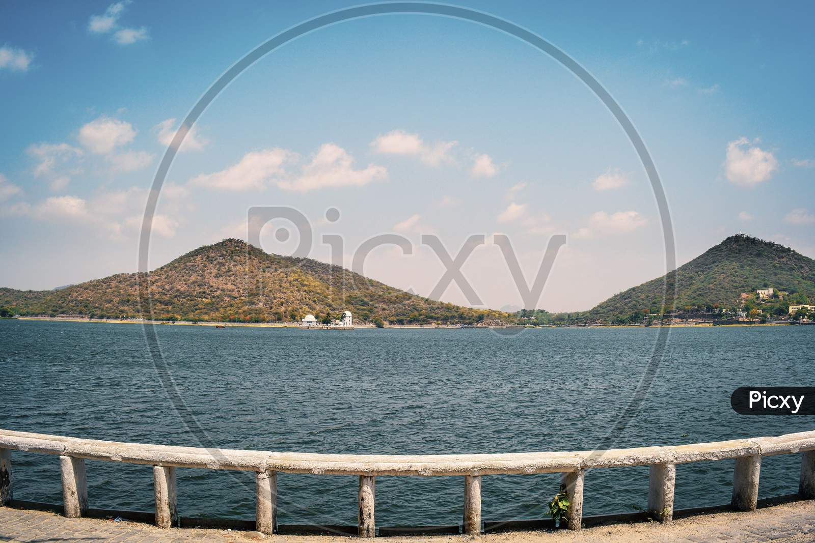beautiful lake of udaipur