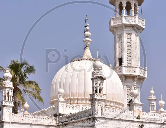 Top Of A Masjid Situated In Mumbai