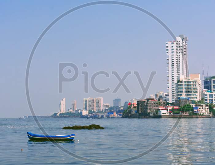 Beautiful Mumbai Sea Shore With Tall Buildings Near The Beach