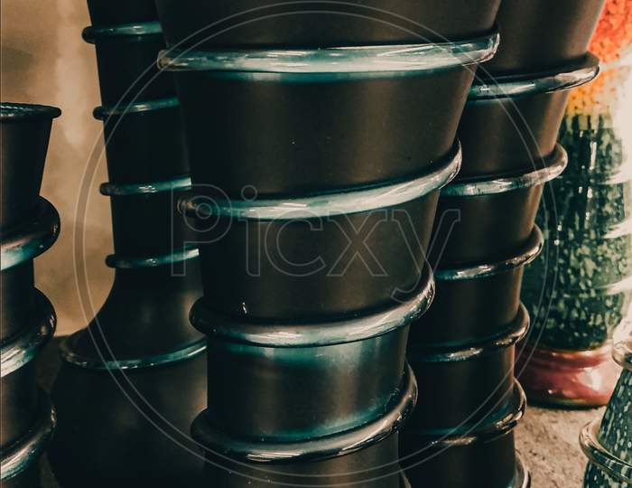 Flower pot in black collection