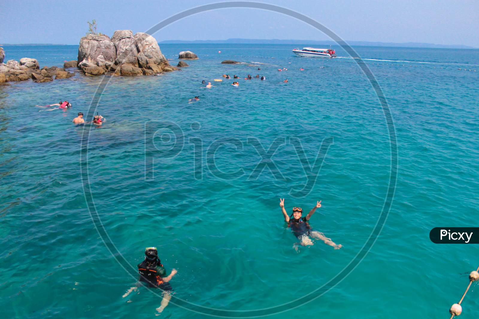 Use a floating kit to float on the sea front,beautiful ocean. Holiday, vacation, travel, diving, tourism with friends.