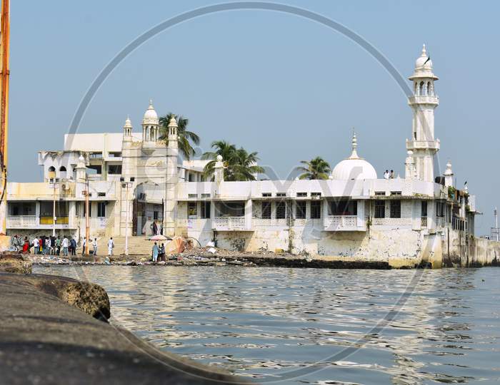 Haji Ali Dargah Beautifully Constructed Between Sea.