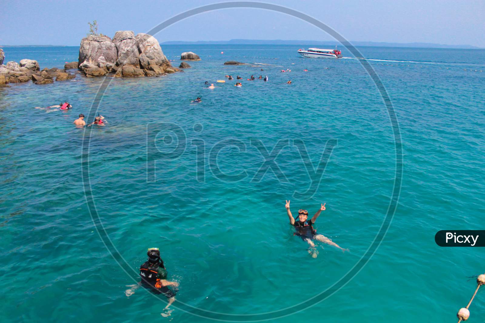 Use a floating kit to float on the sea front,beautiful ocean. Holiday, vacation, travel, diving, tourism with friends.