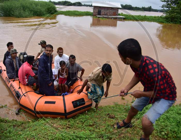 State Disaster Response Force (SDRF) personnel evacuate villagers affected by a flood  at Kachua village in Nagaon district, in the northeastern state of Assam on Sept 26,2020
