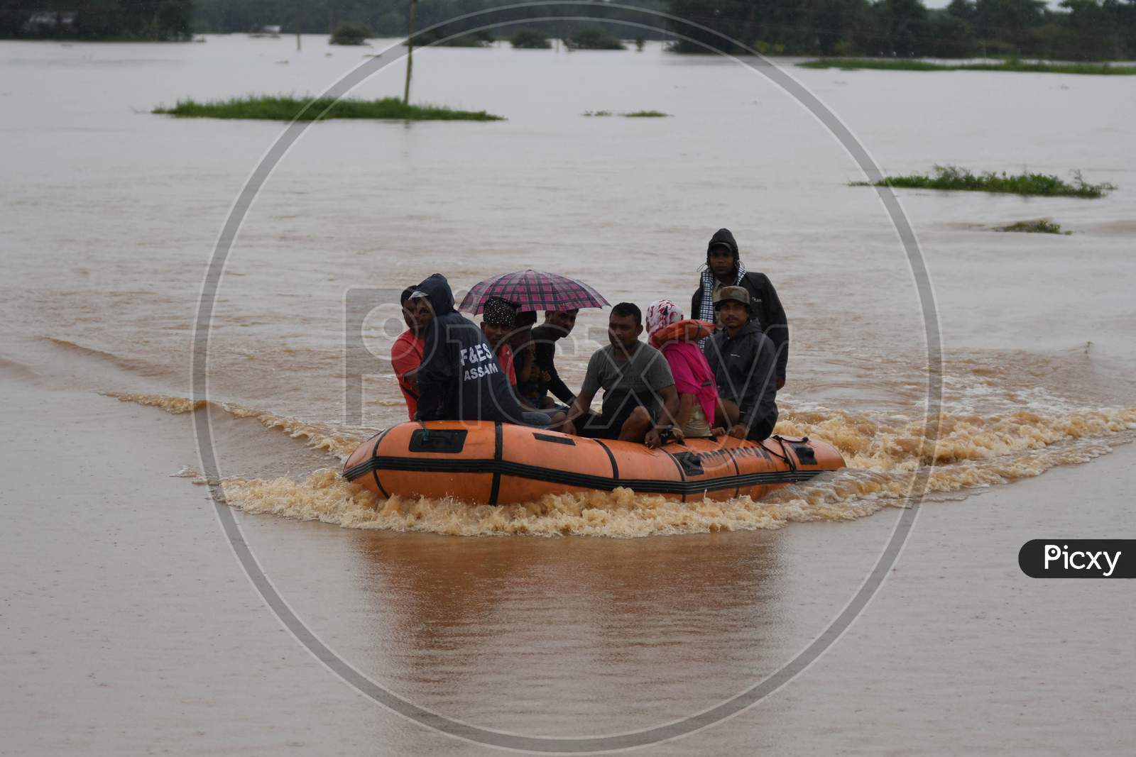State Disaster Response Force (SDRF) personnel evacuate villagers affected by a flood  at Kachua village in Nagaon district, in the northeastern state of Assam on Sept 26,2020