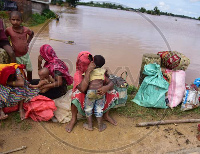 Flood-affected villagers take shelter on a road  at Raja Ali village  near Kampur in Nagaon in the northeastern state of Assam on Sept 26,2020.