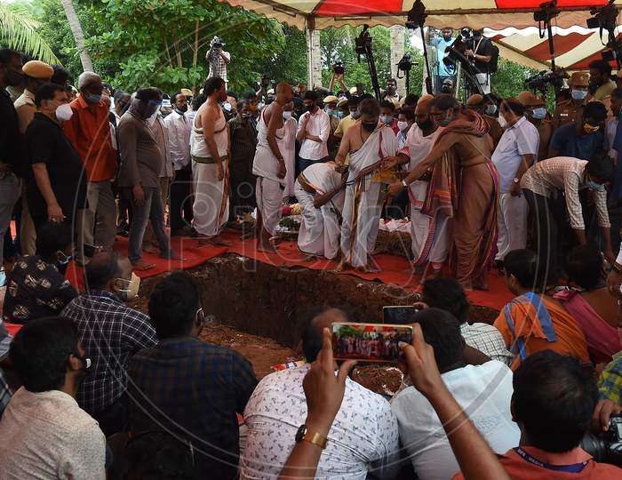 Son Sp Charan Mourn Near The Mortal Remains Of Legendary Playback Singer Sp Balasubrahmanyam During His Funeral Ceremony, At His Farmhouse In Thamaraipakkam Village Of Thiruvallur District, Saturday, Sept. 26, 2020.