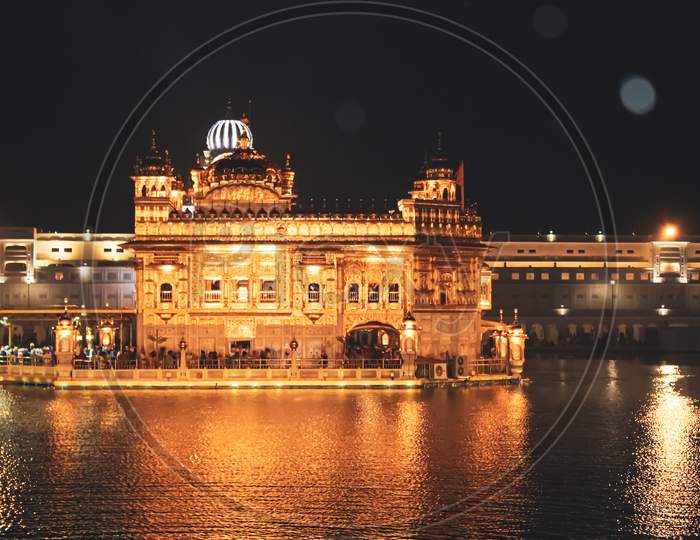 night view of Shri Darbar Sahib
