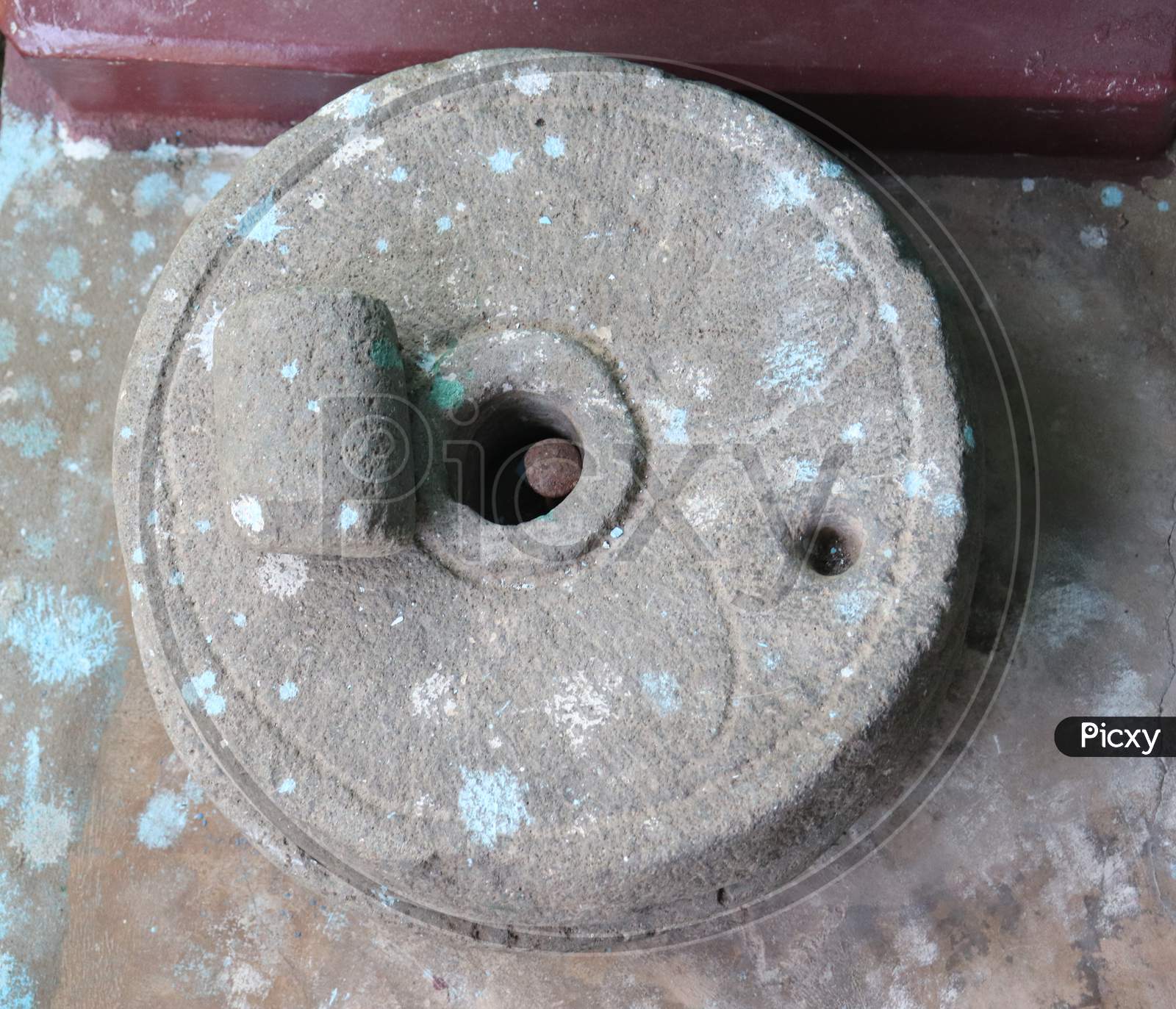 Traditional Indian vintage rural used stone grinder, hand grinder, turn around called tiragali