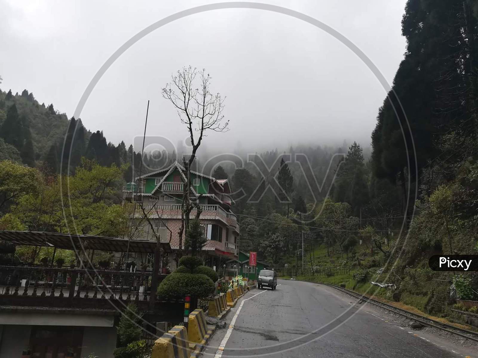 Road to Darjeeling