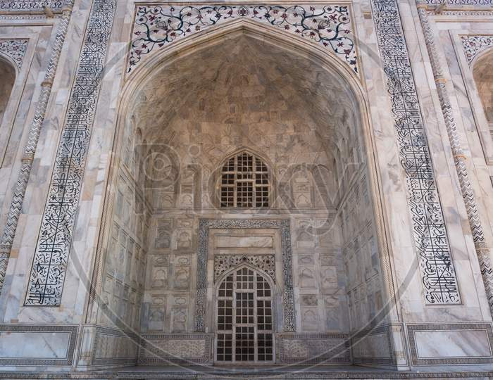 Arch The Taj Mahal And Texture Of The Building