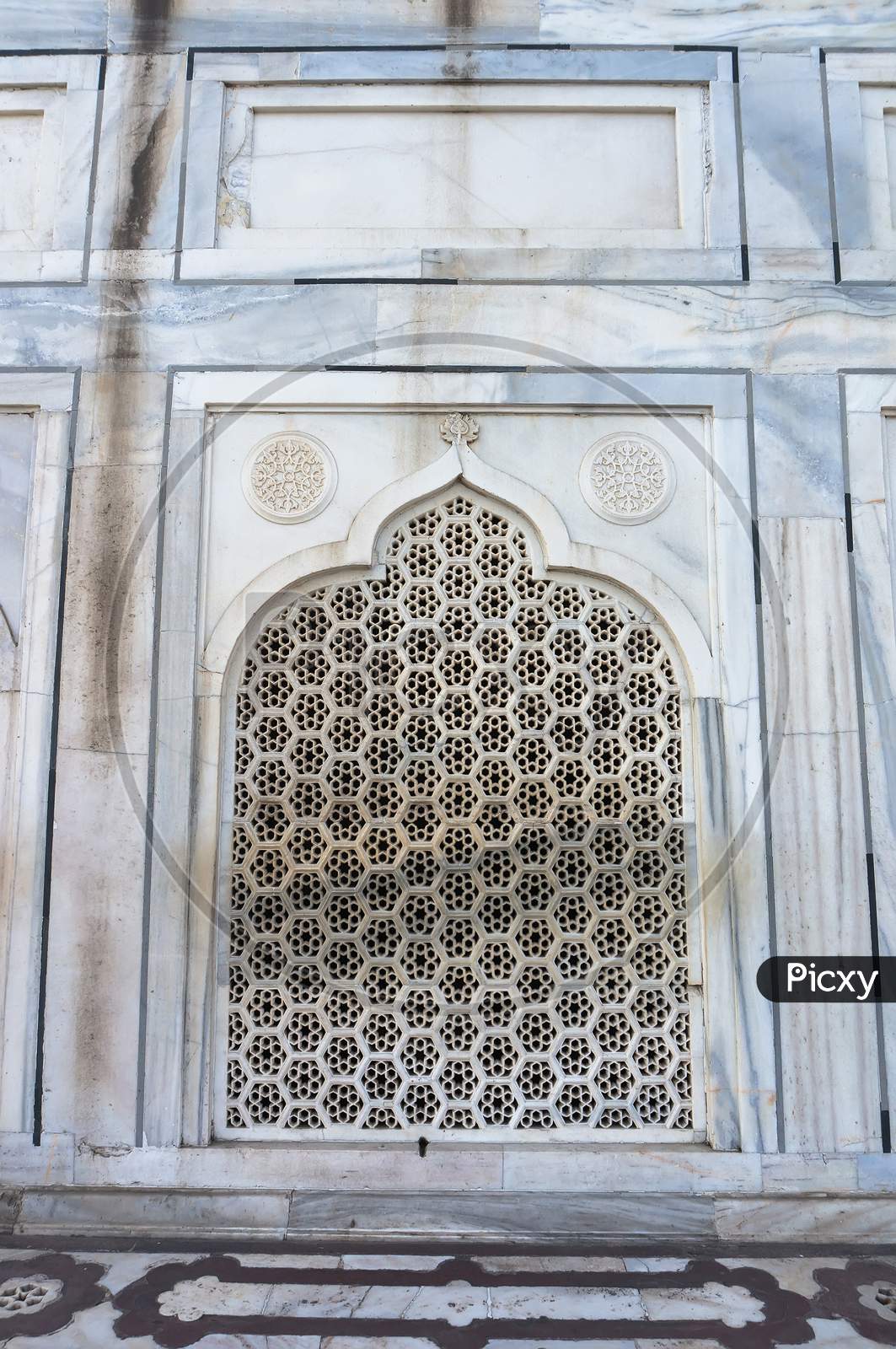 Taj Mahal Arc - Arabic Style. Beautiful Wall.